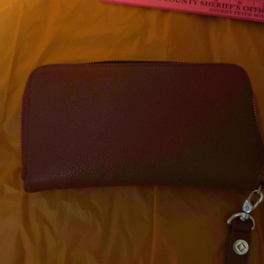 Thirty one wallet with wristlet (burgundy) - Picture 3 of 7